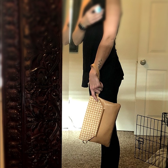 NWOT oversized clutch/crossbody! ❤️ - Picture 7 of 8